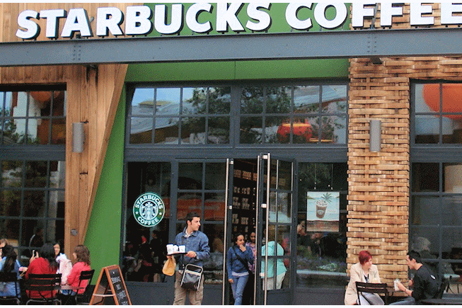 Le PDG de Starbucks prend les commandes du digital et du mobile