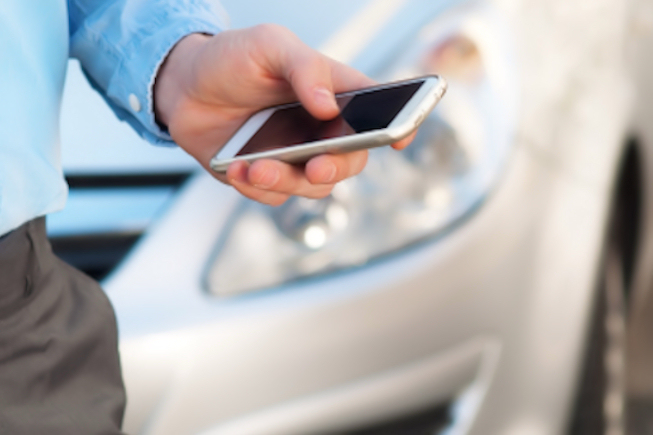 Une App mobile pour obtenir un tarif d’assurance auto en 2 photos