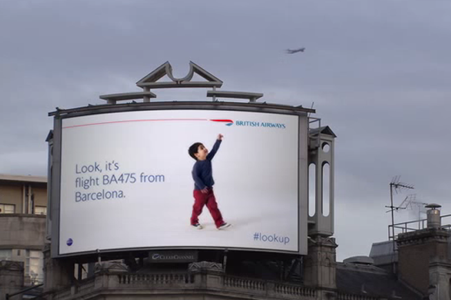 Une publicité vidéo déclenchée par le passage des avions de British Airways
