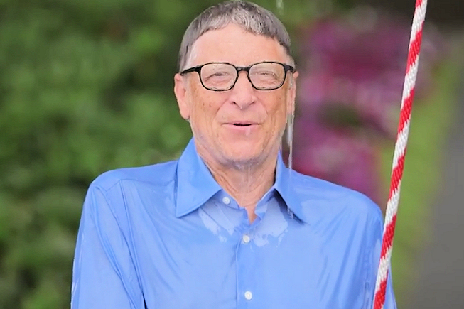 Bill Gates prend une douche glacée à cause du patron de Facebook