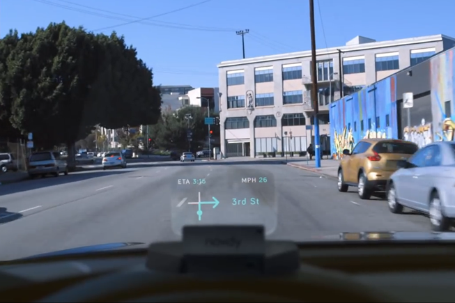 Informations et messages présentés sur son pare-brise avec commandes naturelles