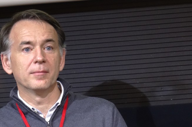 “Les grands groupes sont comme des poules devant une clé à molette face aux startups”