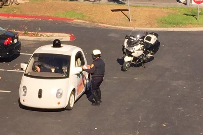 Une voiture Google arrêtée pour conduite trop lente