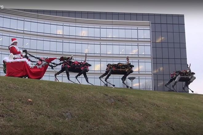 Des robots déguisés en rennes pour tirer le chariot du Père Noël : plutôt effrayant