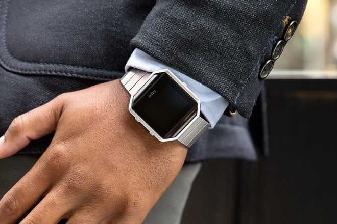 La 1ère montre connectée de Fitbit vendue au prix d’un tracker de santé