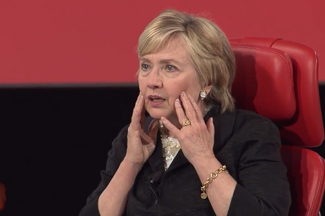 Hillary Clinton : “un millier d’agents russes ont diffusé des mensonges contre moi sur Facebook”