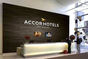 Accor intègre sa plateforme de réservation et de fidélité dans l’assistant ChatGPT