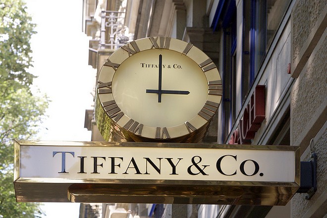 Le géant du luxe LVMH paie cash 14,7 milliards d’euros pour acheter le joaillier Tiffany