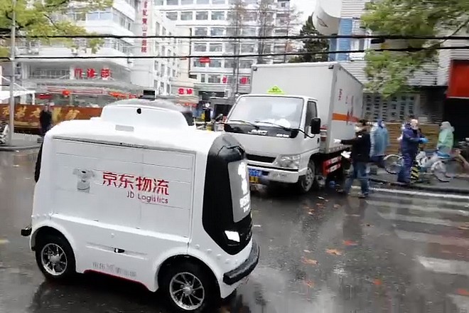 Face au coronavirus, le chinois JD.com présente ses drones et véhicules autonomes de livraison