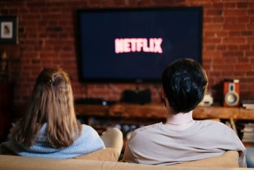 Netflix achète les studios de cinéma et le catalogue de contenus de Warner Bros.