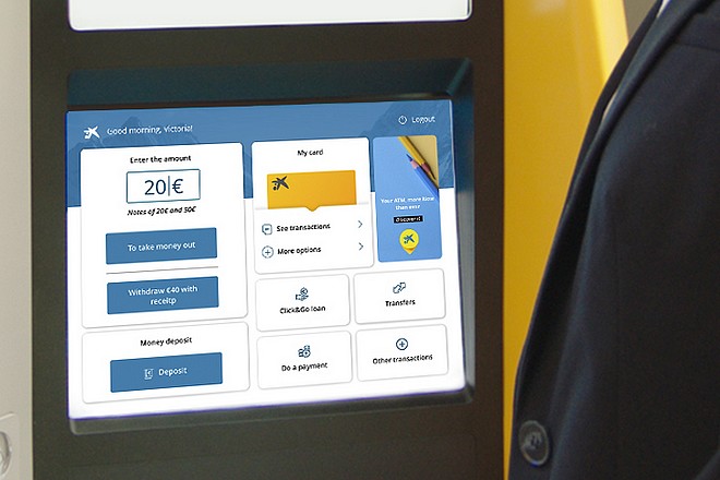 Les distributeurs de billets de la banque Caixa proposent une expérience web et de la reconnaissance faciale
