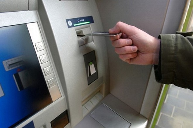 Trois banques françaises veulent mutualiser leurs distributeurs de billets