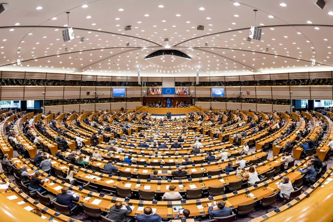 Le parlement européen approuve les règlements DMA et DSA qui ciblent les géants du digital