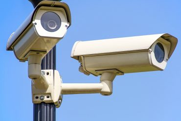 La vidéo surveillance intelligente légalisée pour les JO, combattue par la Quadrature du Net