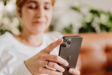 Les publicités générées par l’IA surpassent les créations humaines, selon Taboola