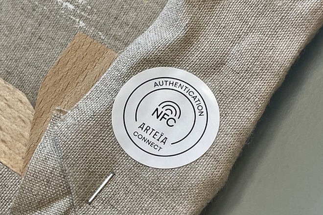 Authentification par NFC des lots de la vente aux enchères “Masters, Arts Décoratifs du XXe siècle”