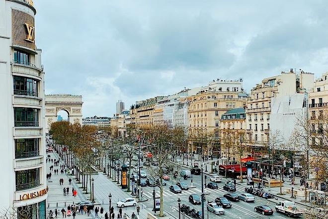 Les commerçants des Champs Elysées vont connaître  les passants devant leurs boutiques