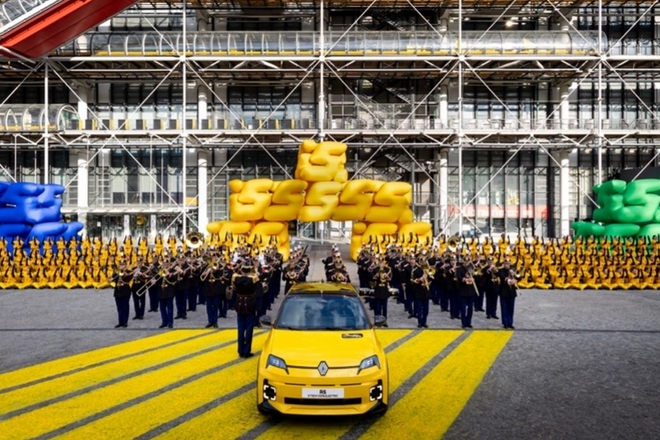Renault fait le show et le diffuse sur TikTok pour lancer sa R5 E-Tech électrique