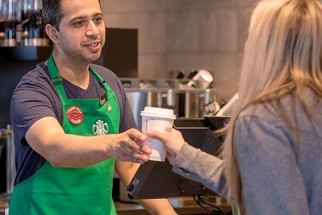 La réponse est dans les magasins pas dans les données, les conseils de l’ancien patron de Starbucks