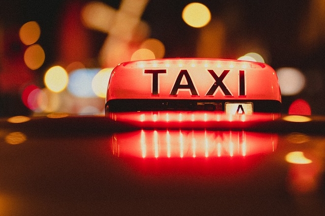 Fraude aux transports sanitaires à la sécu : 2,3 millions d’euros pour une conductrice de taxi