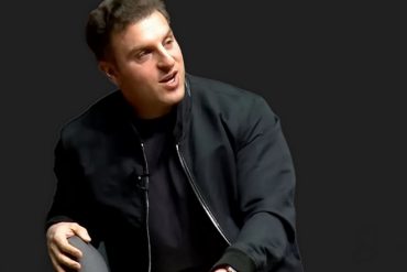 Le plan d’Airbnb pour devenir une application “IA native”, début par l’assistant client